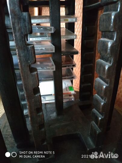 Подставка полка для дисков. Дерево