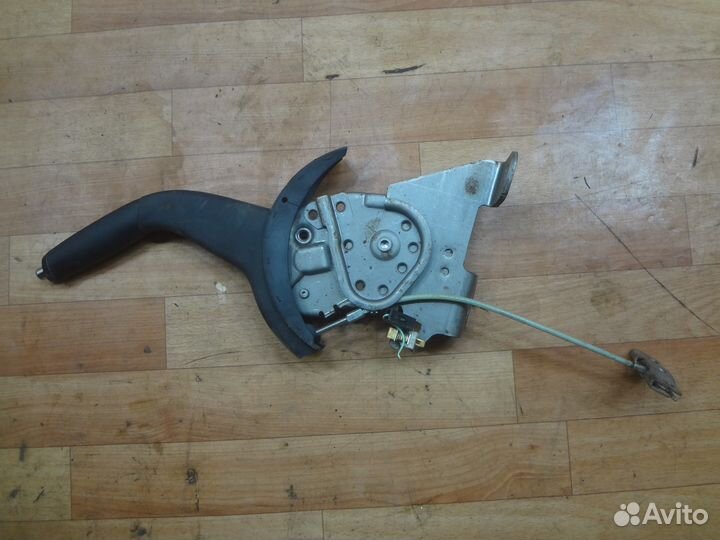 Mitsubishi Outlander XL Рычаг стояночного тормоза