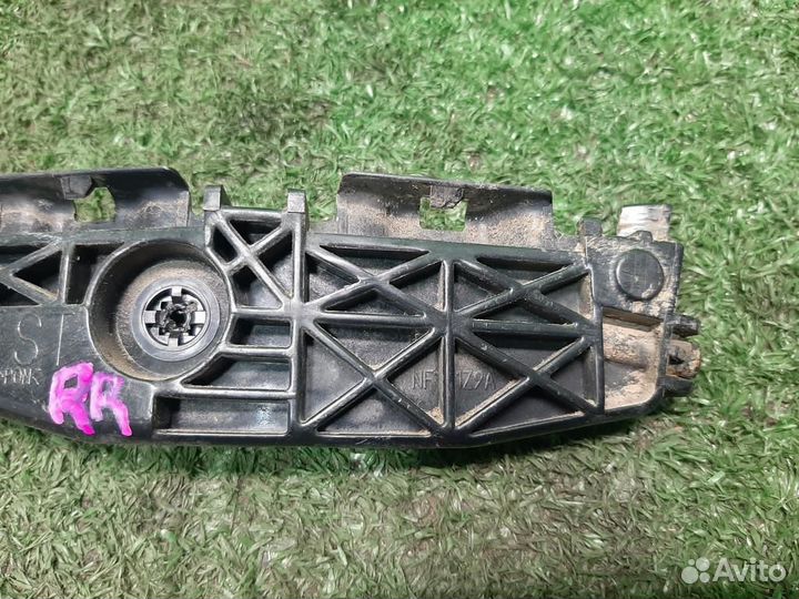 Кронштейн бампера заднего правый Toyota RAV4 A30