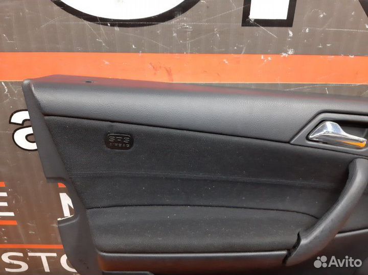 Обшивка двери Mercedes-Benz C-Class W203 271.946