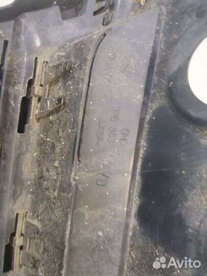 Решетка радиатора Volkswagen Touareg, 2011