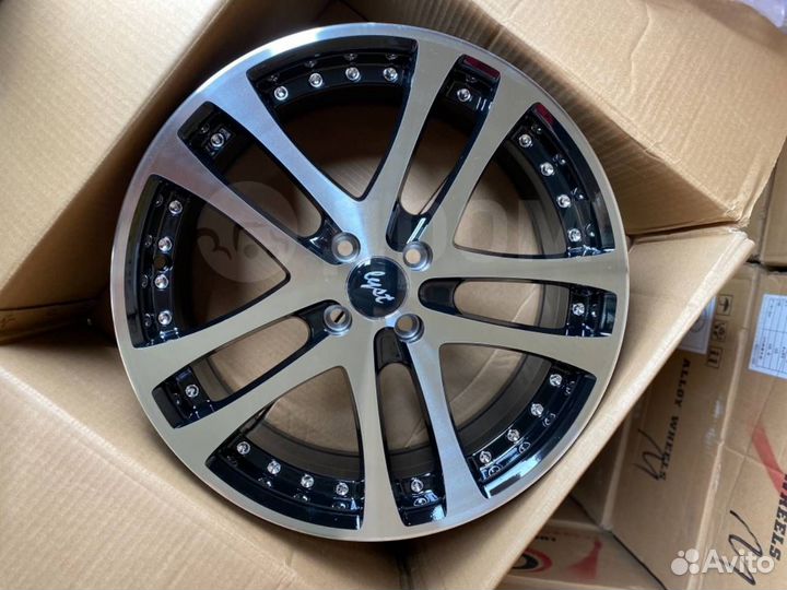 Диск литой Replica R17 4*98 ваз Рельсы