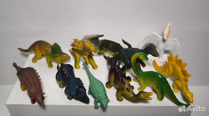 Фигурки динозавров