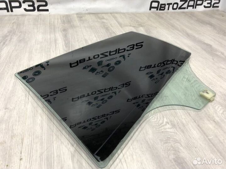 Стекло двери заднее левое Mazda 3 BL 2008 2009