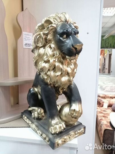 Лев с шаром