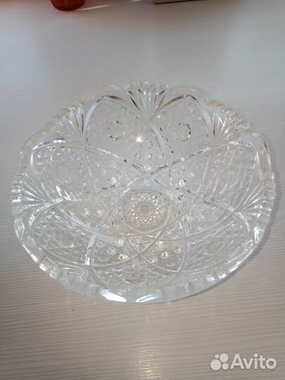 Хрустальные салатники и тарелка