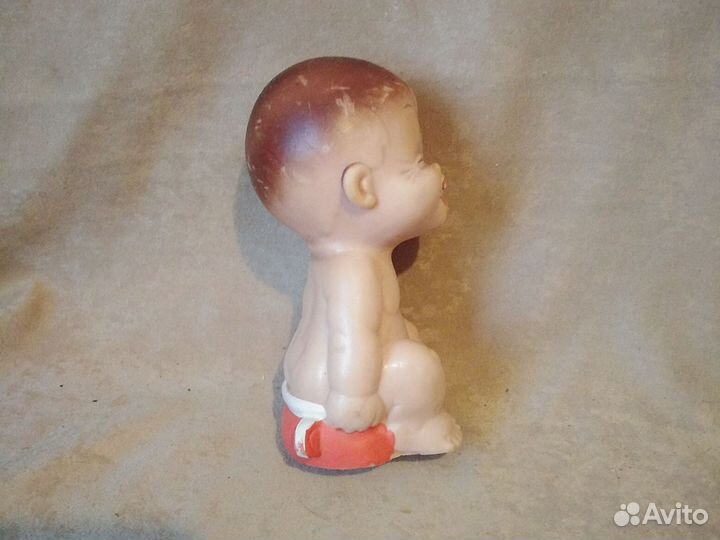 Игрушка резиновая малыш на горшке времен СССР