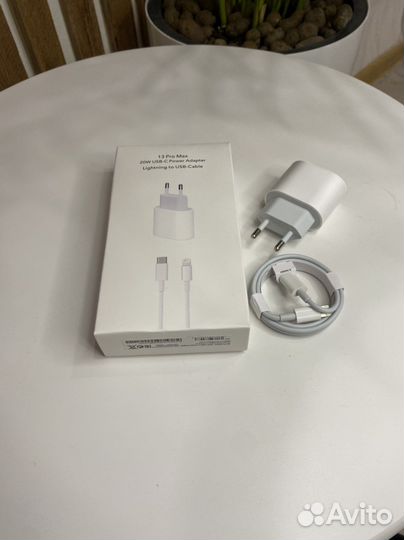 Зарядка на iPhone быстрая USB-C 20W Блок питания