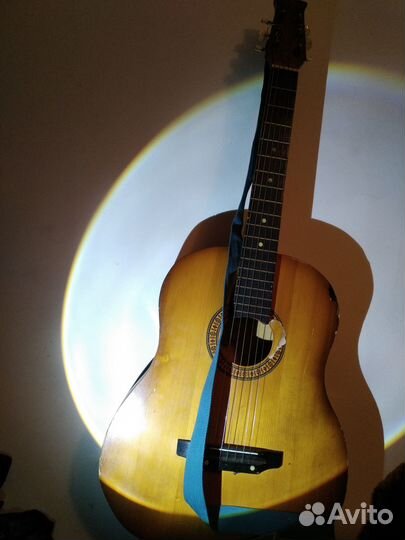 Акустическая гитара