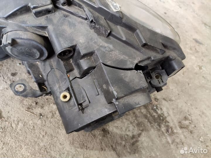 Фара правая Volkswagen Golf 6 с дефектами