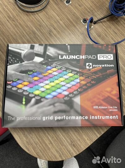 Midi-контроллер novation launchpad PRO, черный