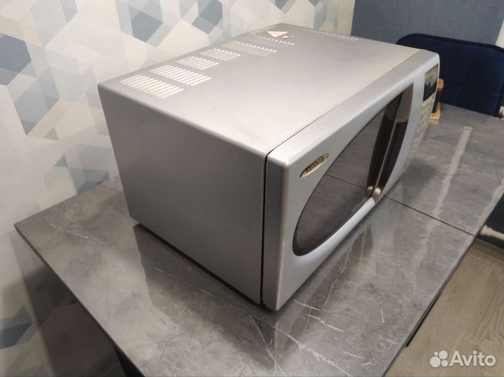 Микроволновая печь Elenberg m3015d