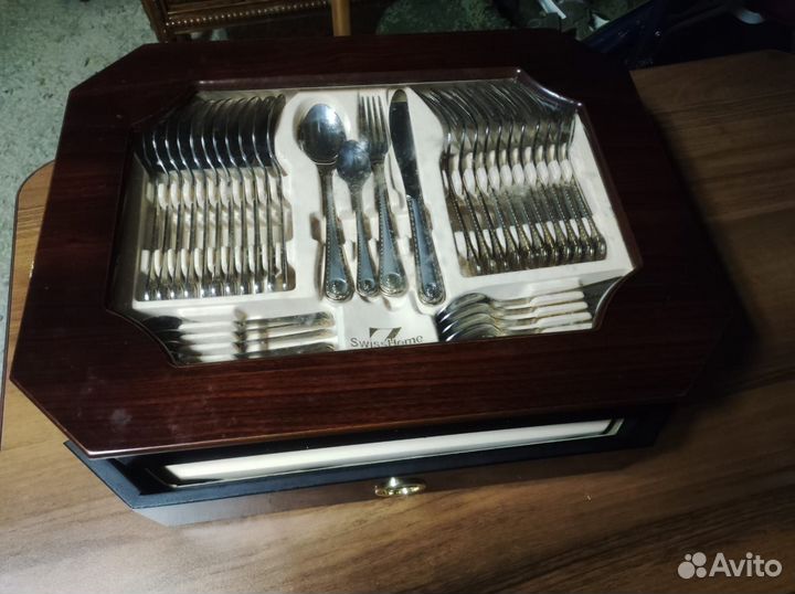 Набор столовых приборов на 12 персон