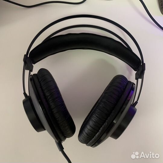 Студийные наушники akg k52