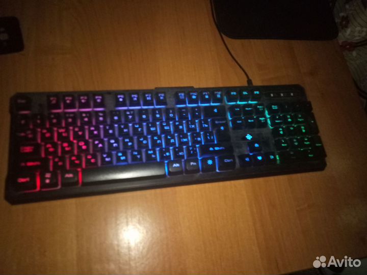 Продам игровую клавиатуру с подсветкой