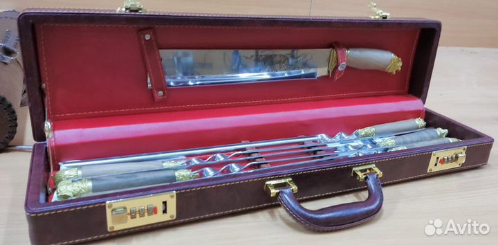 Набор шампуров в чемодане