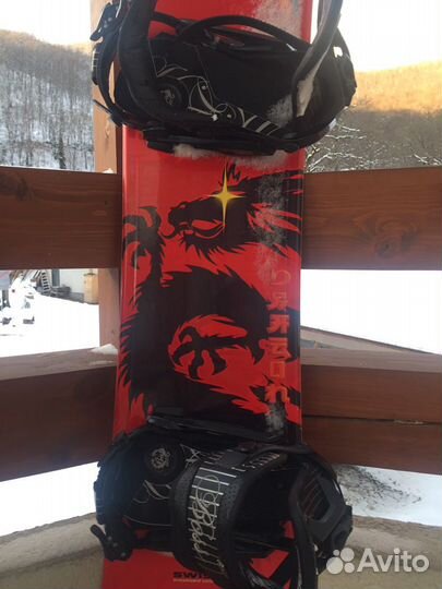 Сноуборд с креплениями, ботинки