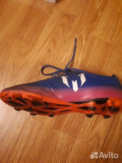 Футбольные бутсы adidas predator