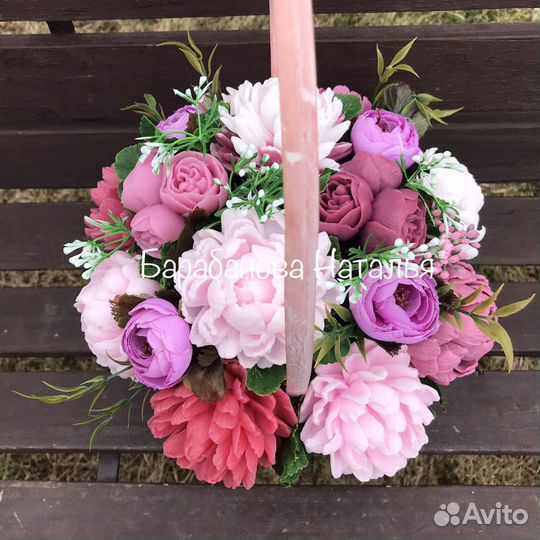 Букет пионов из мыла в корзине