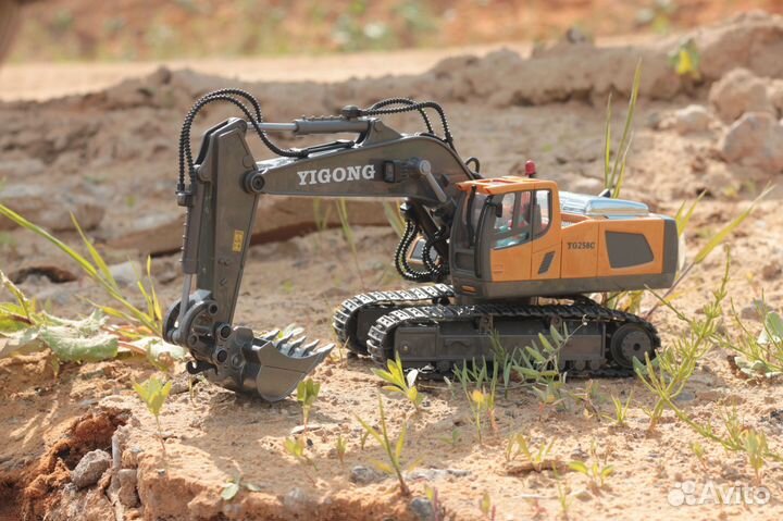 Радиоуправляемый экскаватор