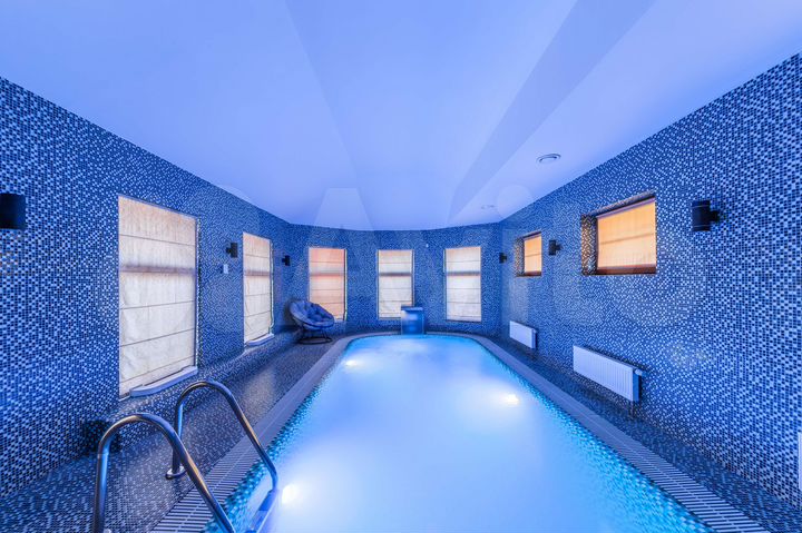 Коттедж 300 м² на участке 10 сот.