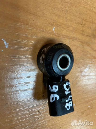 Датчик детонации volkswagen golf 7 1.2 03c905377d. siemens. 03c905377c