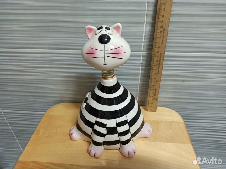 Статуэки кошек, копилки