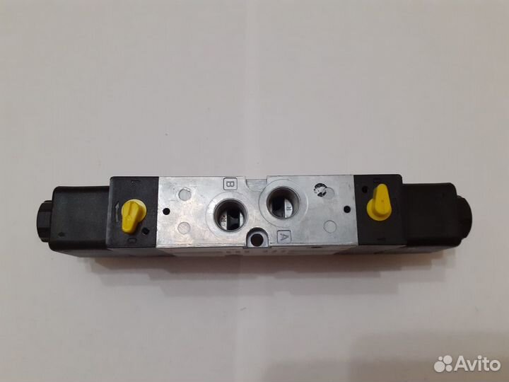 Пневмораспределитель Rexroth 5776270786033.07(new)