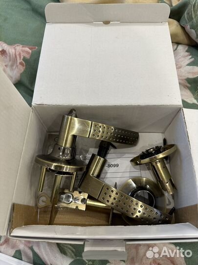 Дверная ручка с замком