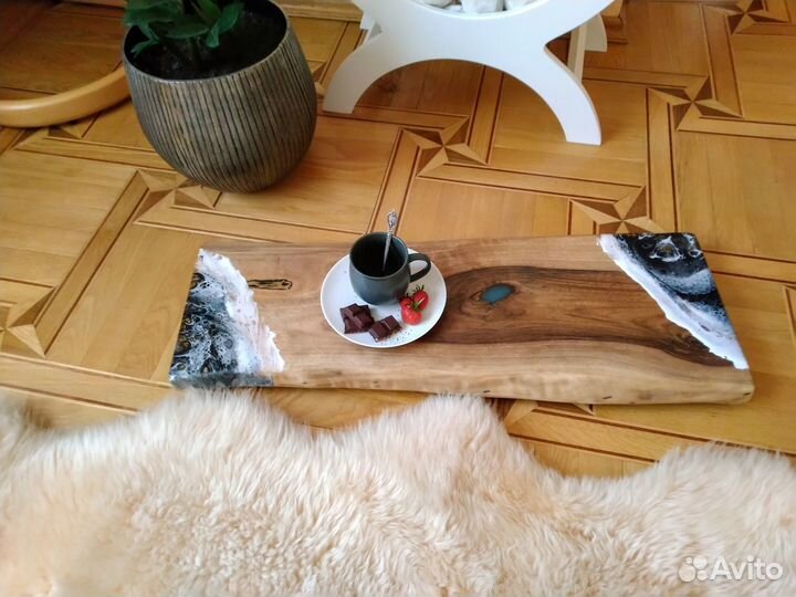 Столик сервировочный на колесиках из слэба бука
