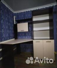 Угловой компьютерный стол со стеллажом