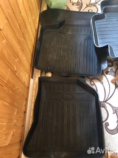 Автомобильные коврики резиновые
