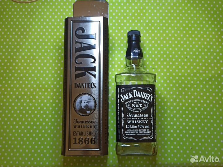 Пустая бутылка от виски