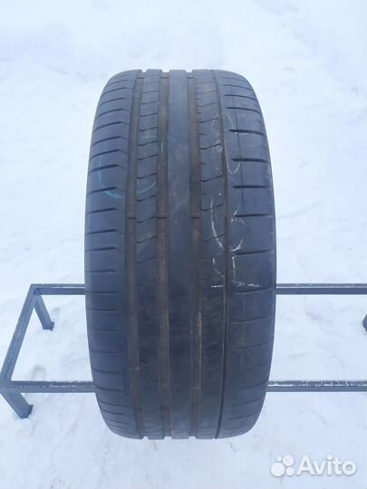 Pirelli P Zero PZ4 285/40 R22 110Z