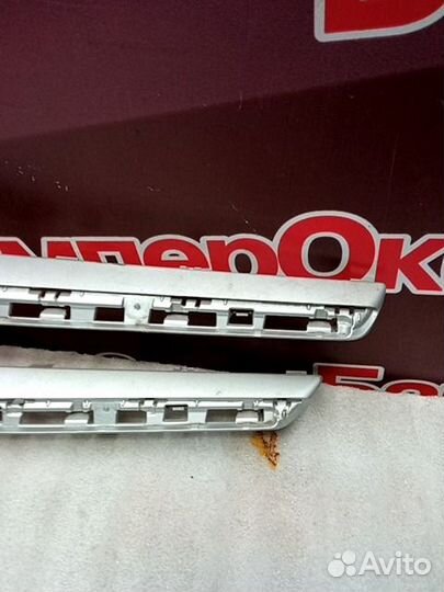 Накладка решетки радиатора Mercedes-Benz E-Class