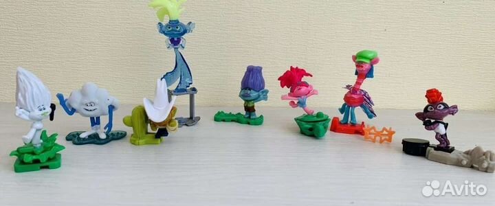 Игрушки Kinder Joy Тролли и Марвел киндер