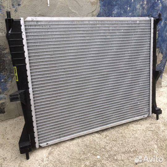 Продаю радиатор nissan note