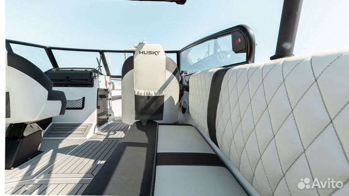 Финский катер Finnmaster Husky R8 (2021)