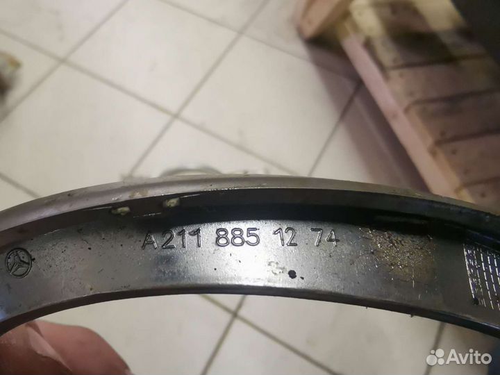 Молдинг решетки бампера Mercedes w211