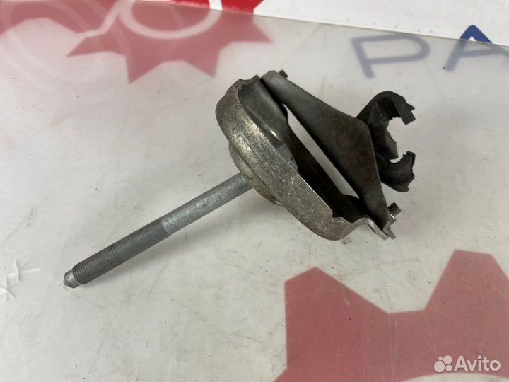 Упорная шайба задняя левая Bmw 5 F10 2.5 2010