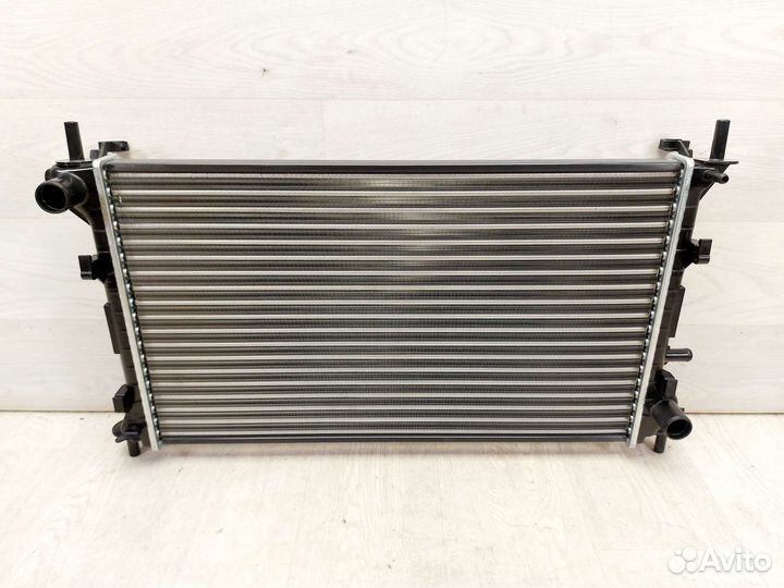 Радиатор охлаждения Ford Focus 1. 1998-2007