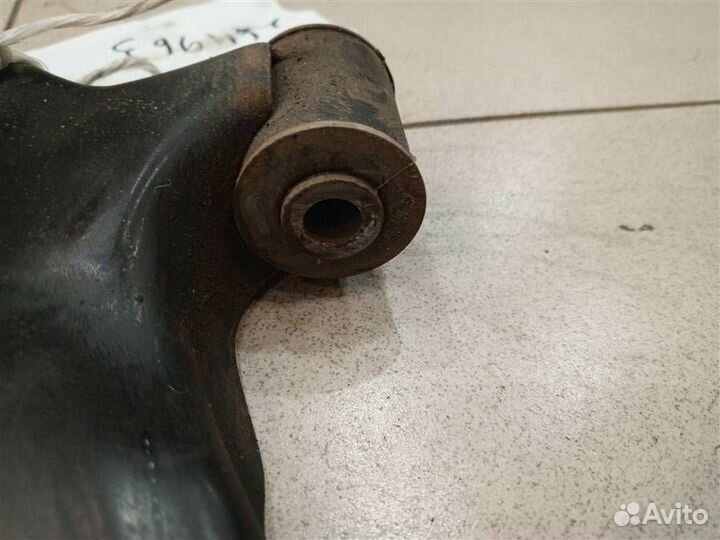 Рычаг передний поперечный нижний левый Nissan Tii