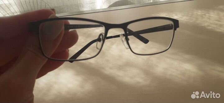 Очки новые в легкой оправе
