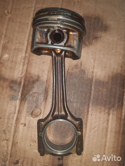 Поршень с шатуном Golf 4 1,6л