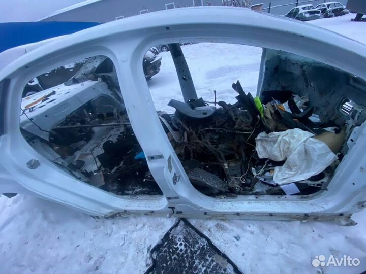 Порог со стойкой правый Ford Focus 3 2011