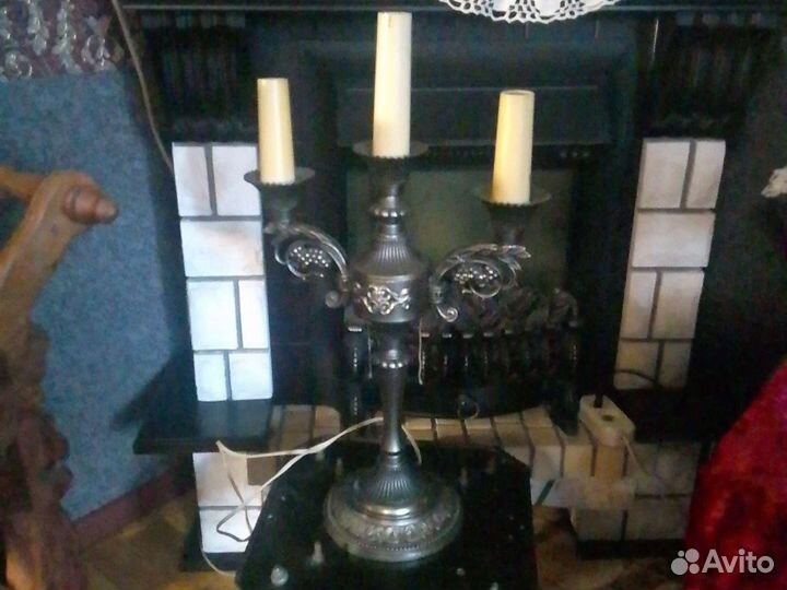 Два старинных настольных светильника