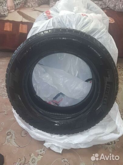 Pirelli Ice Zero 215/65 R17