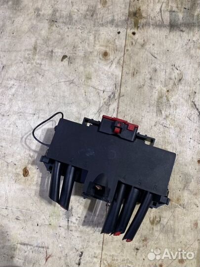 Блок предохранителей передний Mercedes-Benz