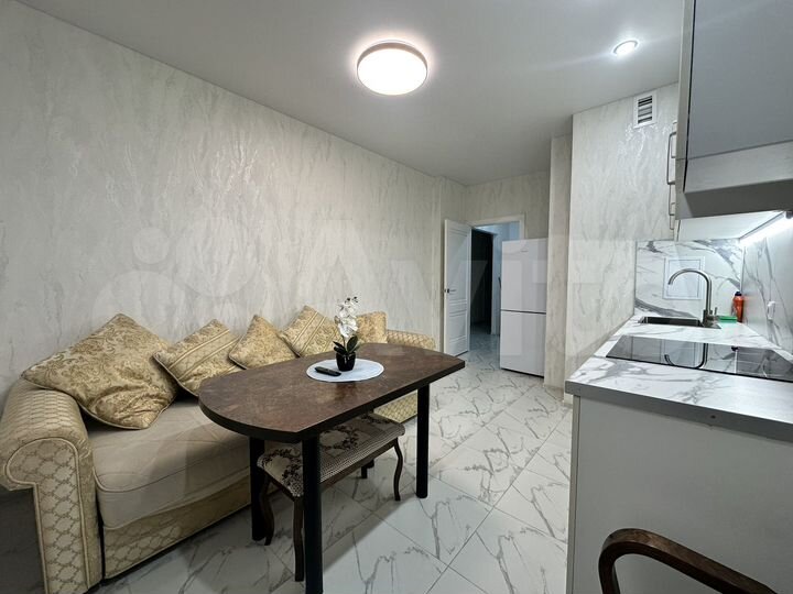 2-к. квартира, 65 м², 4/8 эт.