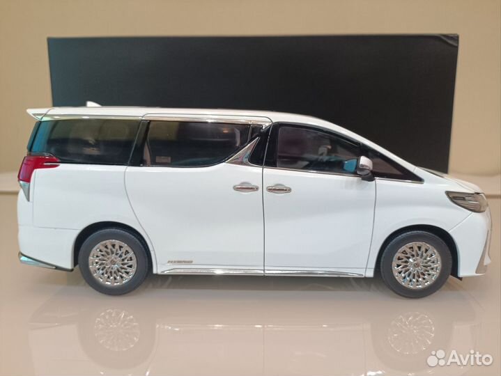 Lexus LM300 I (19-23) Белый 1:18